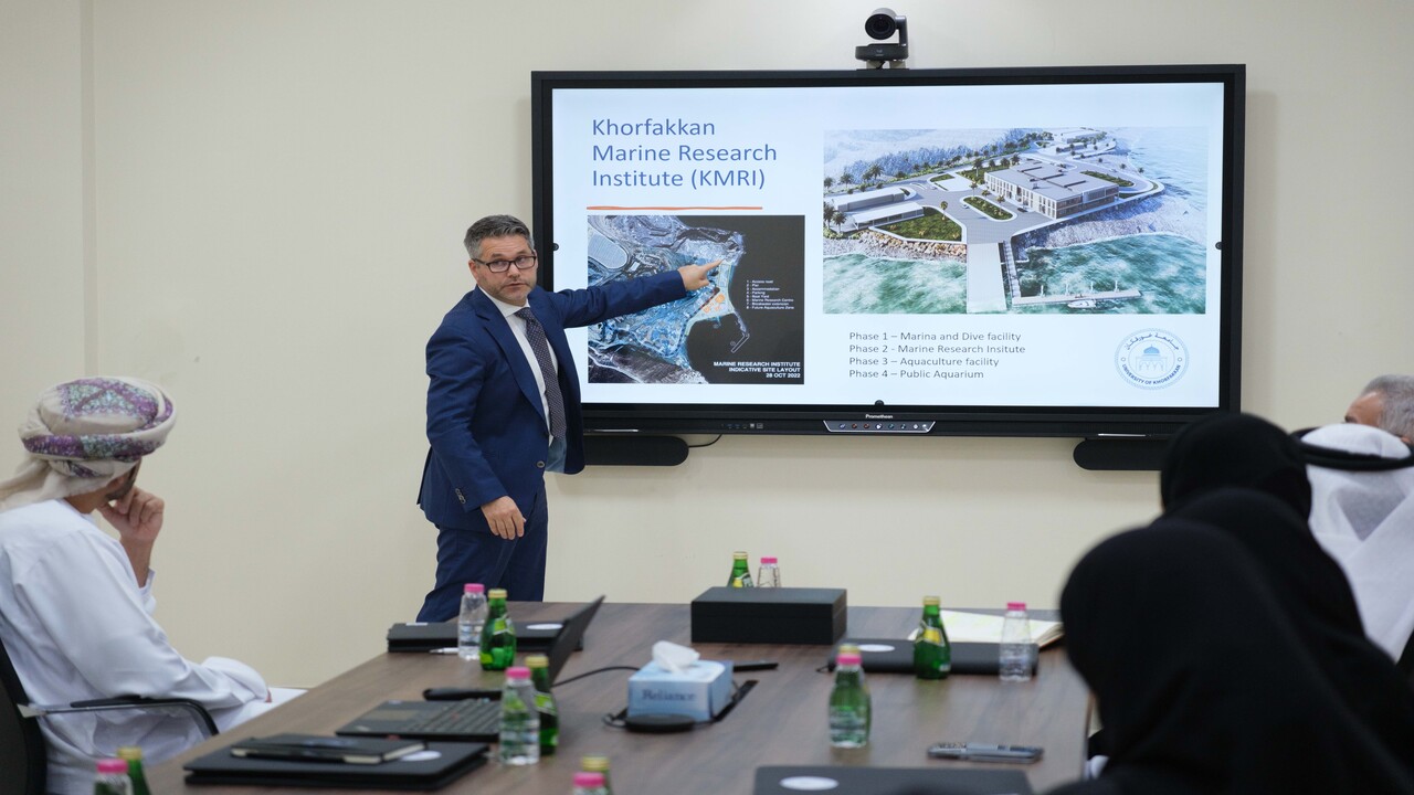 Khorfakkan University receives the Dean of the College of Agricultural and Marine Sciences at Sultan Qaboos University in Oman.
